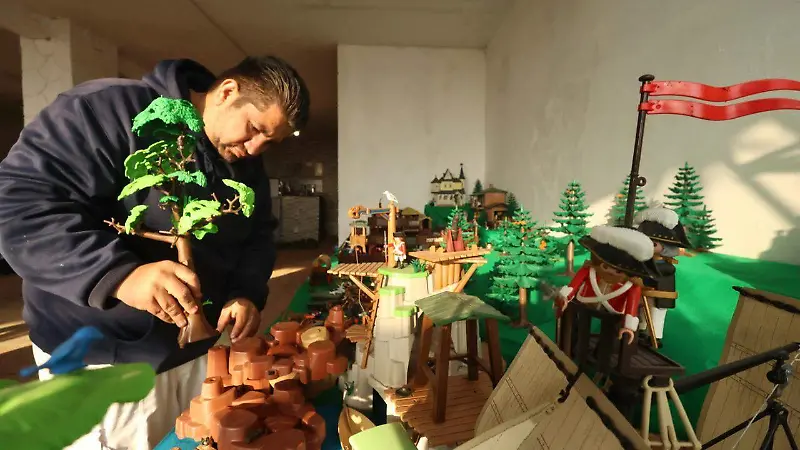 Miles de piezas forman el mundo de los Playmocuates